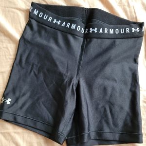 Underarmour 6" shorts